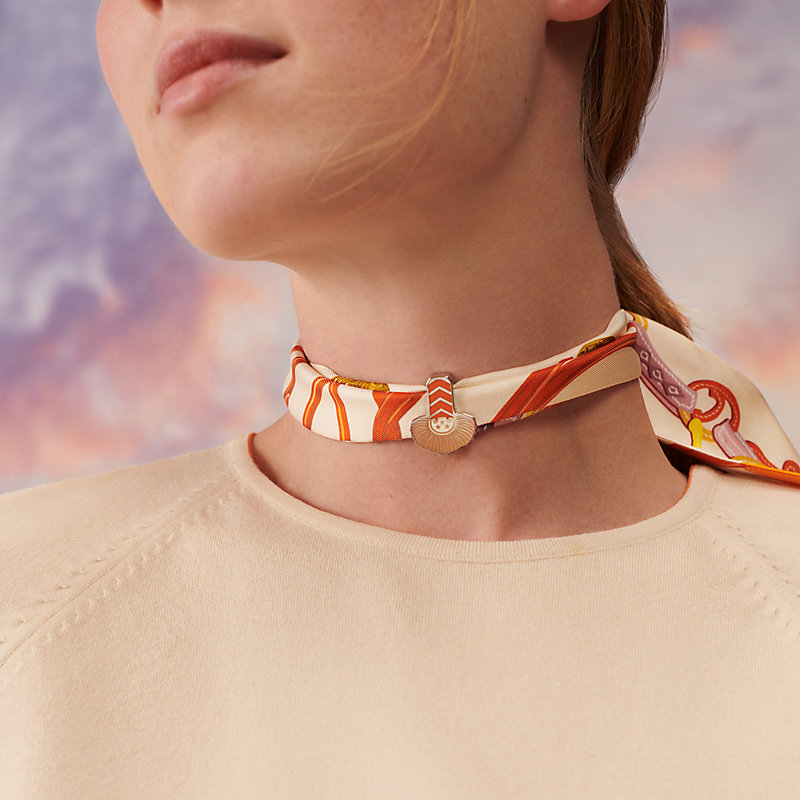 スカーフリング ツイリー 《肩章》 | Hermès - エルメス-公式サイト